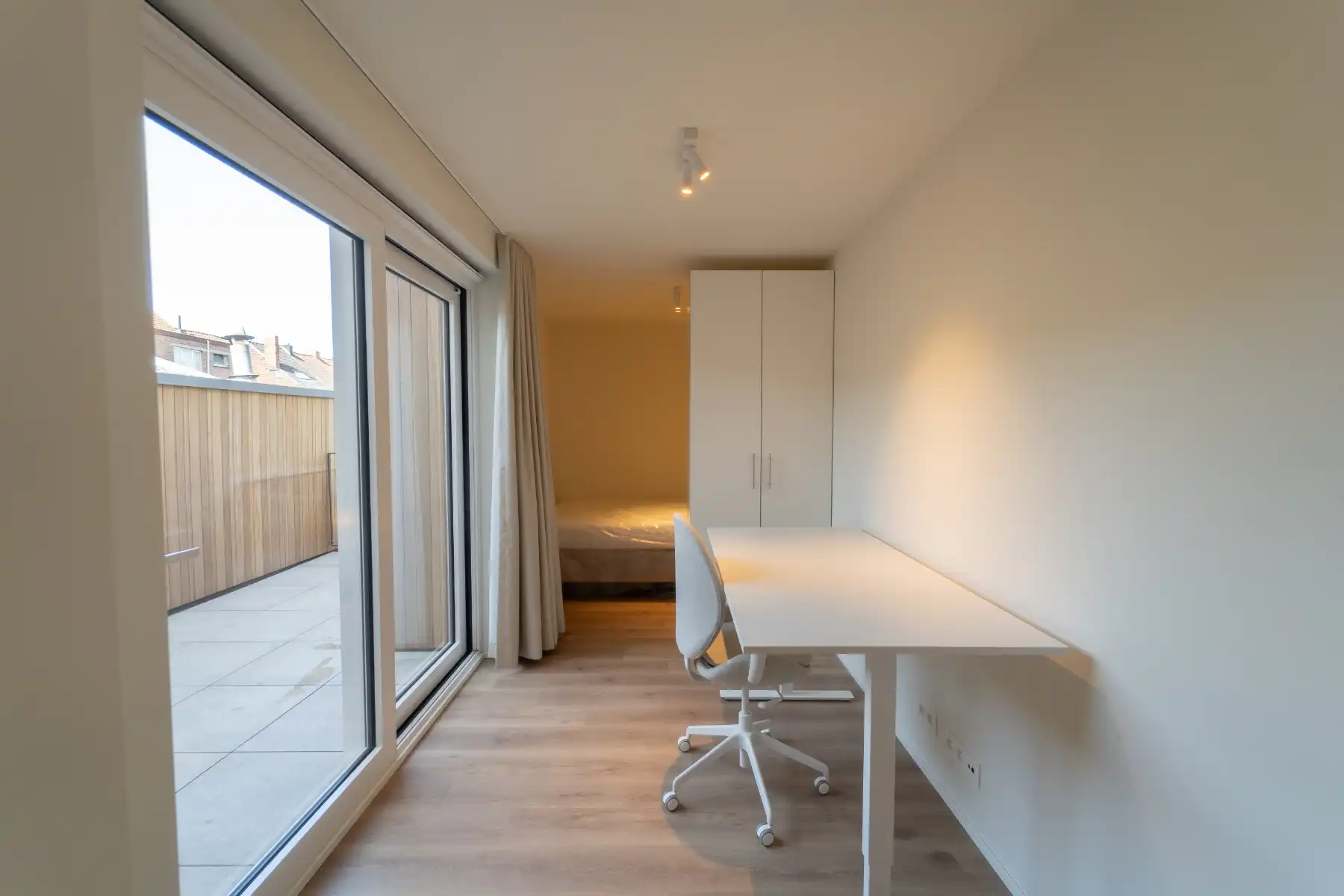 Mooi gerenoveerde studio met terras foto 4