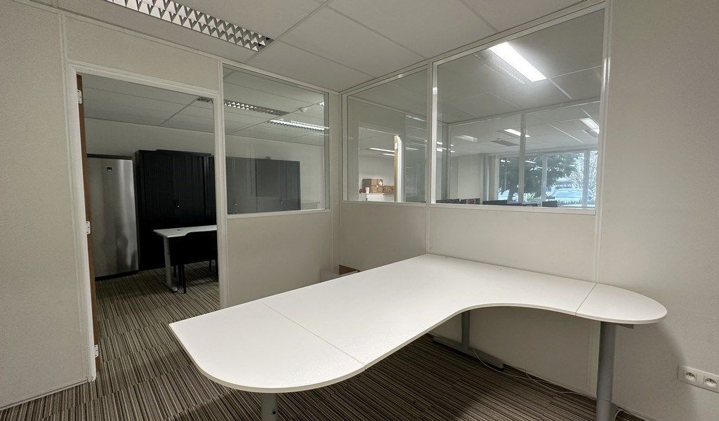 Instapklaar kantoor te huur in Brandstraat in Lokeren foto 10
