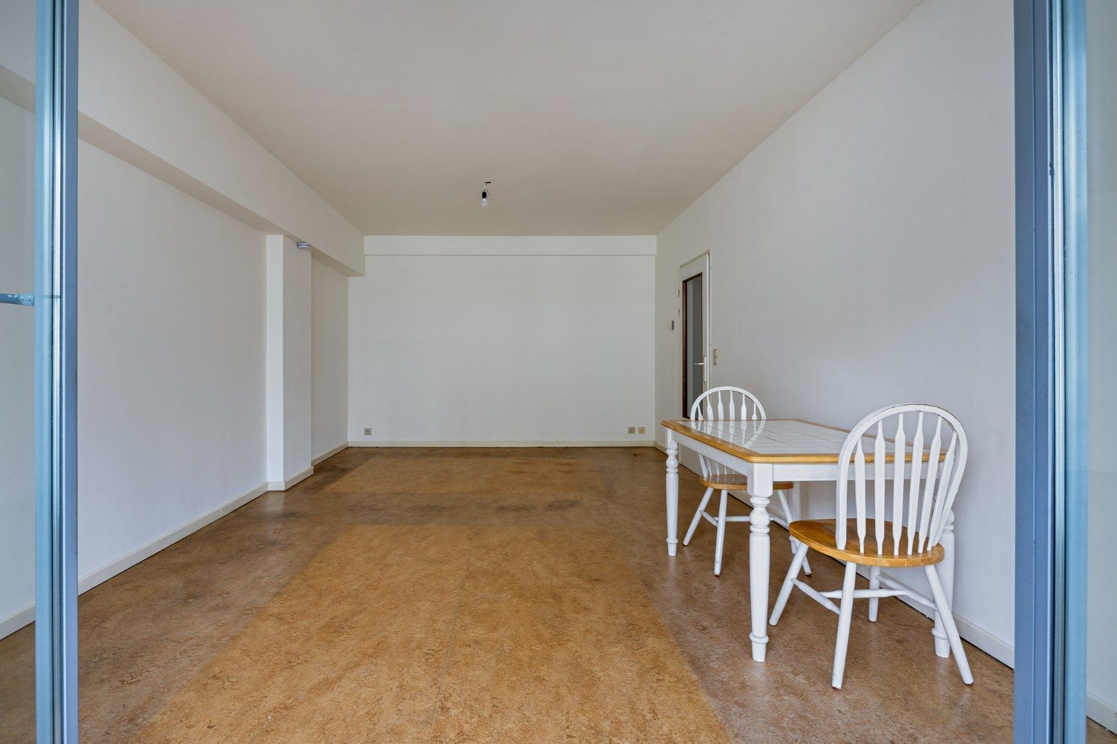 Op te frissen 1-slaapkamer-appartement in het bruisende Schaarbeek foto 8