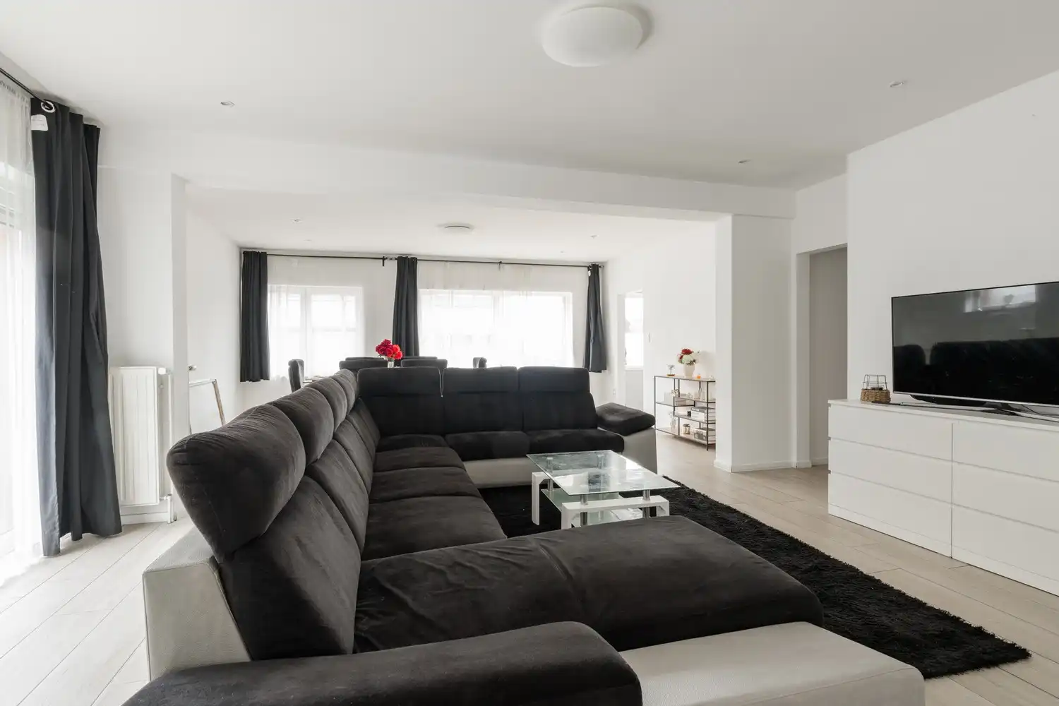 Ruim en lichtrijk 3-slaapkamerappartement met terras & tuin in Achel foto 4