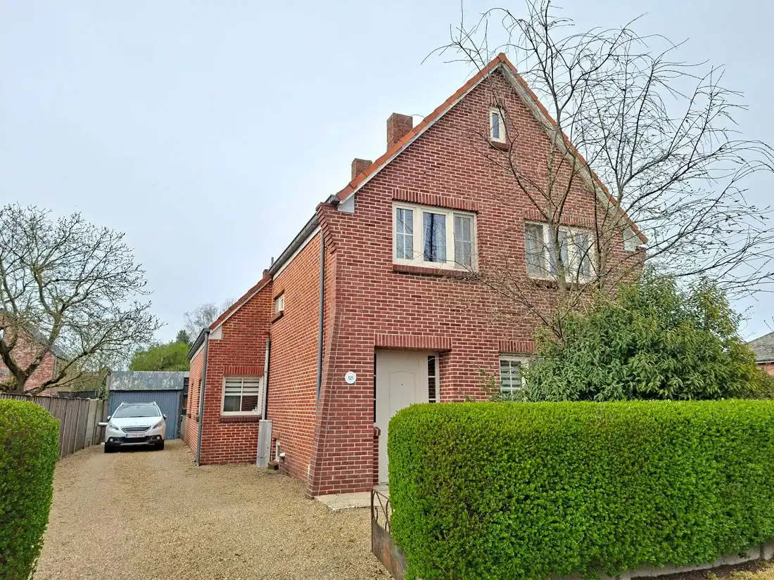 Karaktervolle woning vlakbij Lommel centrum foto {{pictureIndex}}