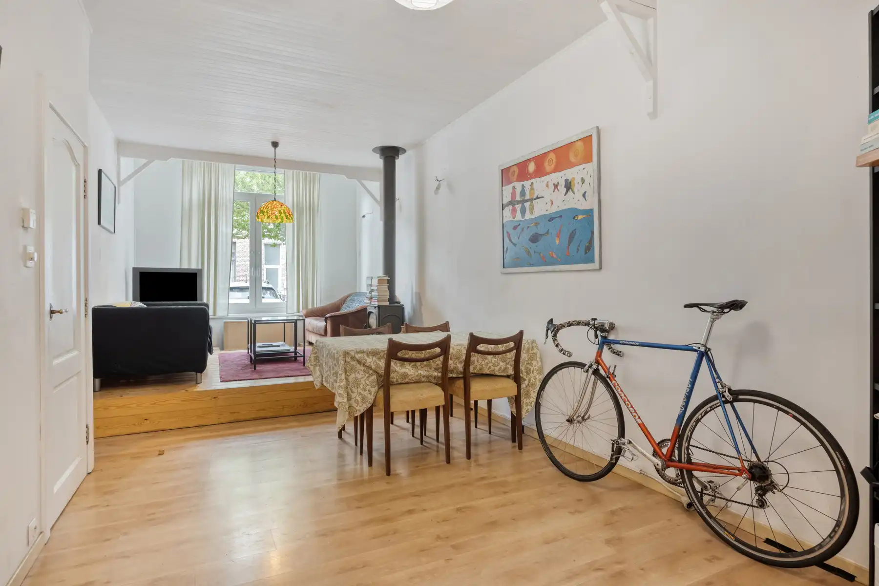 Charmante rijwoning met 3 slaapkamers in een rustige straat. foto {{pictureIndex}}