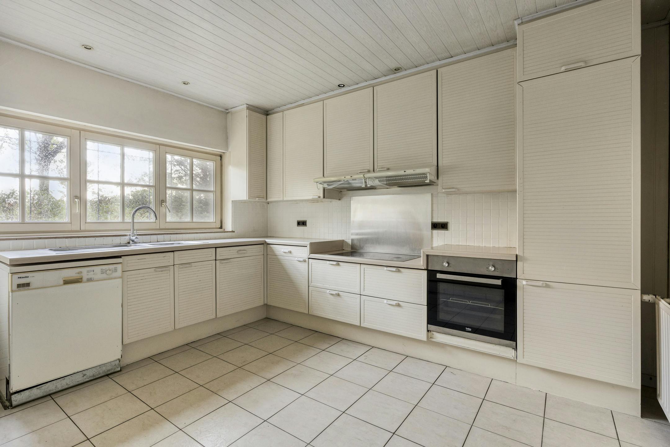 Charmant huis te koop in Putte-Kapellen met grote tuin foto 10