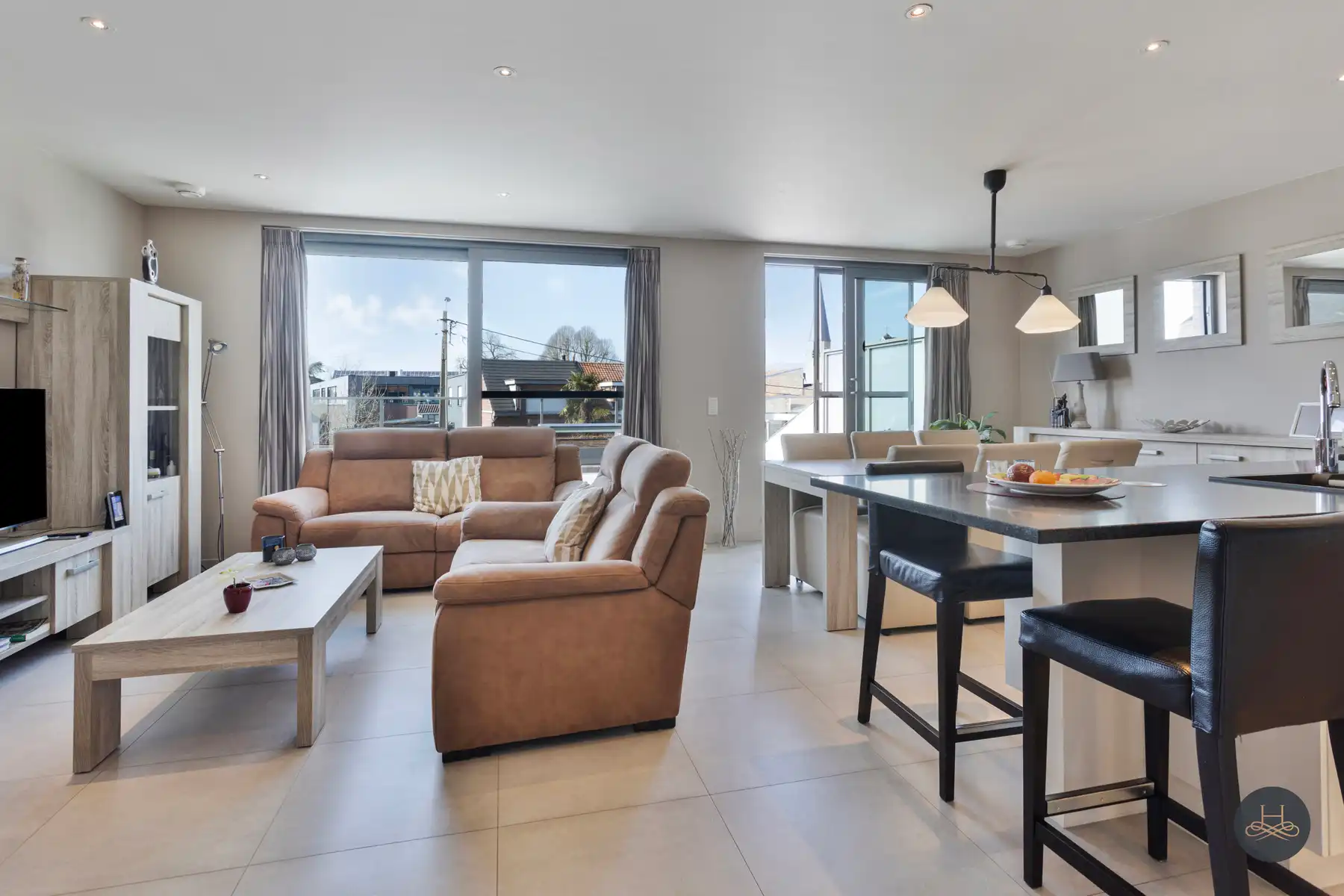 Lichtrijk appartement met groot terras foto 3