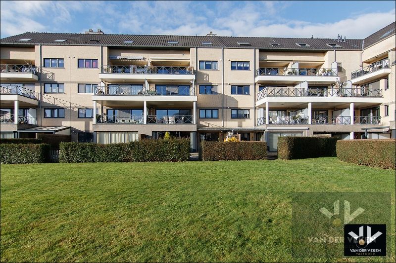 Zeer ruim, lichtrijk en instapklaar gelijkvloers appartement met tuin en gedeeltelijk overdekt terras in het centrum van Kortessem foto 11