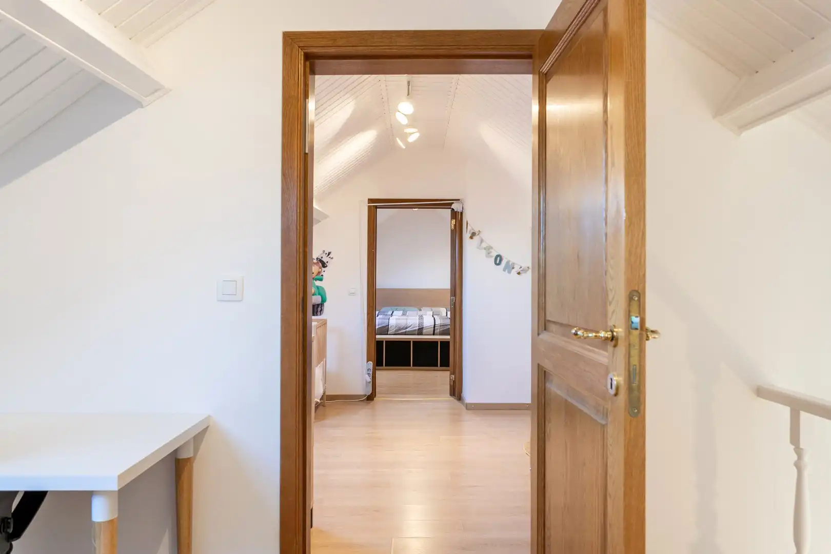 Instapklare woning met 3 slaapkamers, tuin en 2 garages.  foto 12