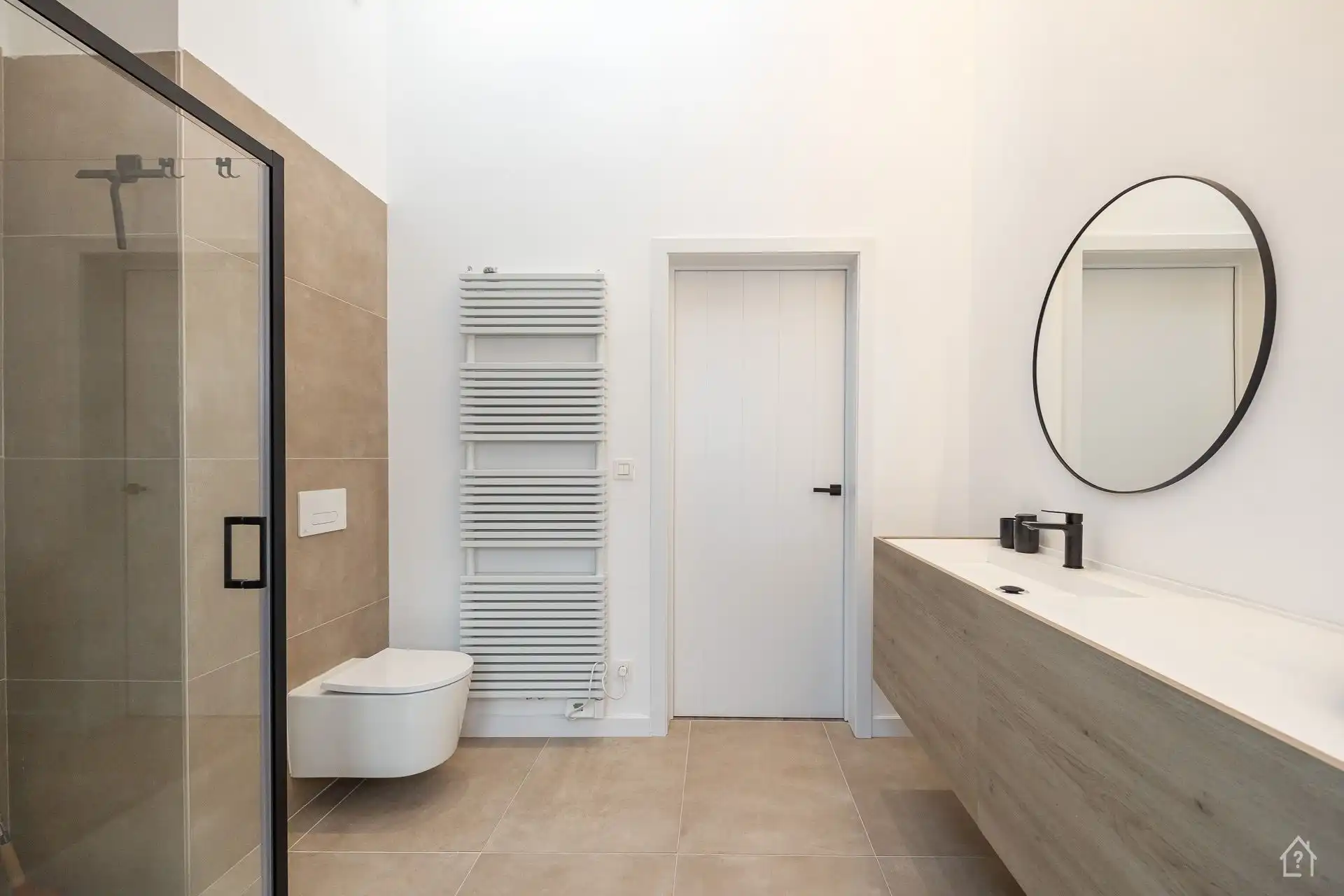 Sterk opgewaardeerde Apothekerswoning met 4 slaapkamers foto 19