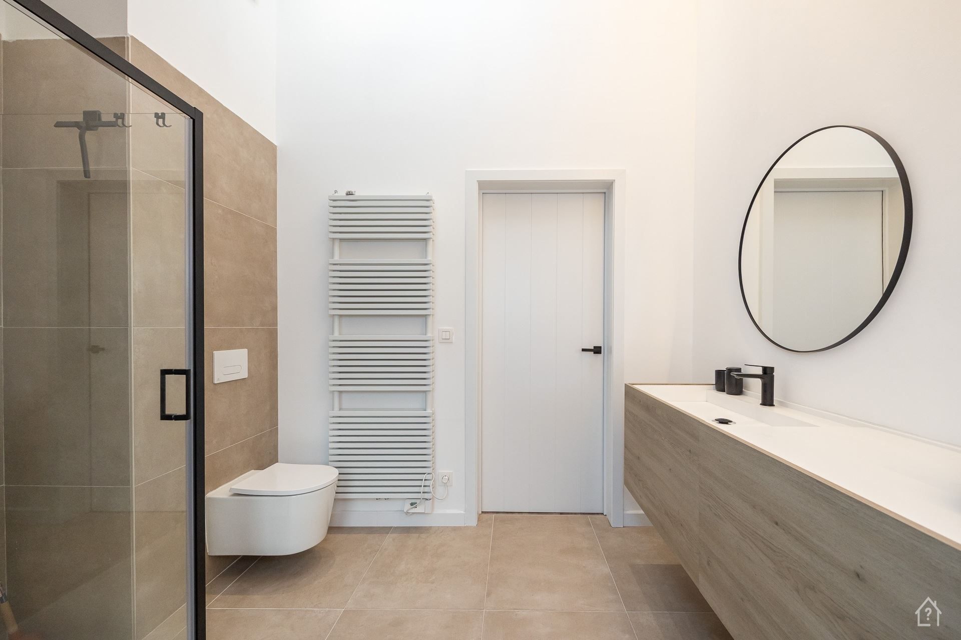 Sterk opgewaardeerde Apothekerswoning met 4 slaapkamers foto 19