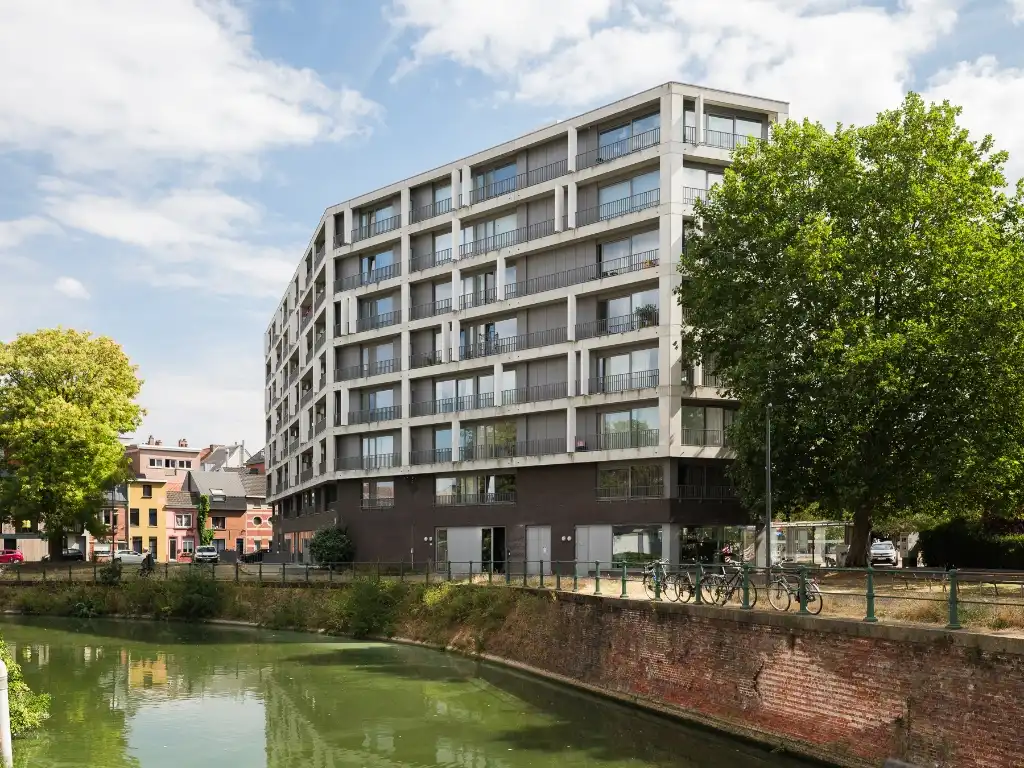 Ruim 3-slaapkamerappartement met zuidgericht terras en open zichten. foto 15
