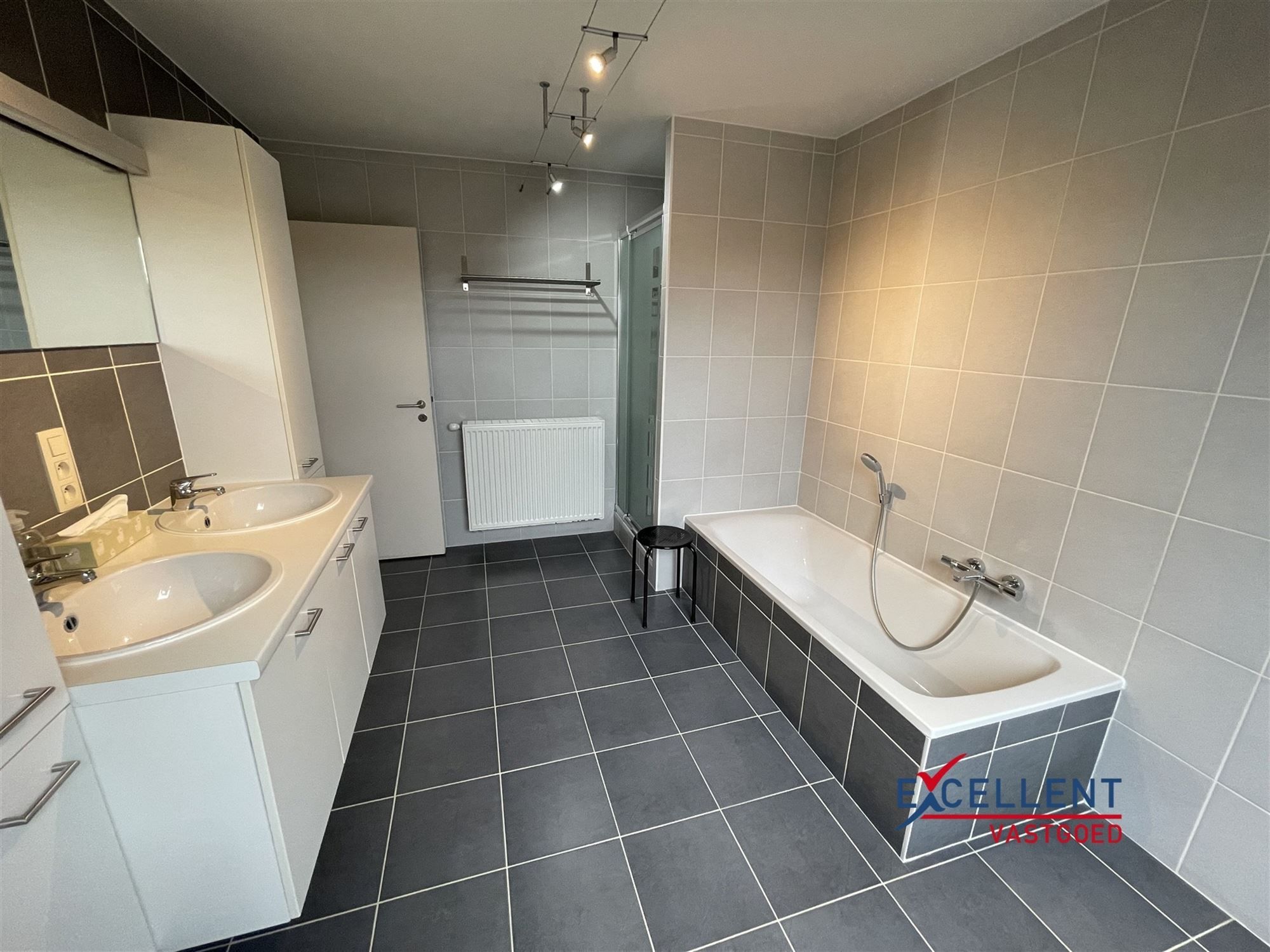 Rustig gelegen halfopen woning te huur met 3 slaapkamers foto 11