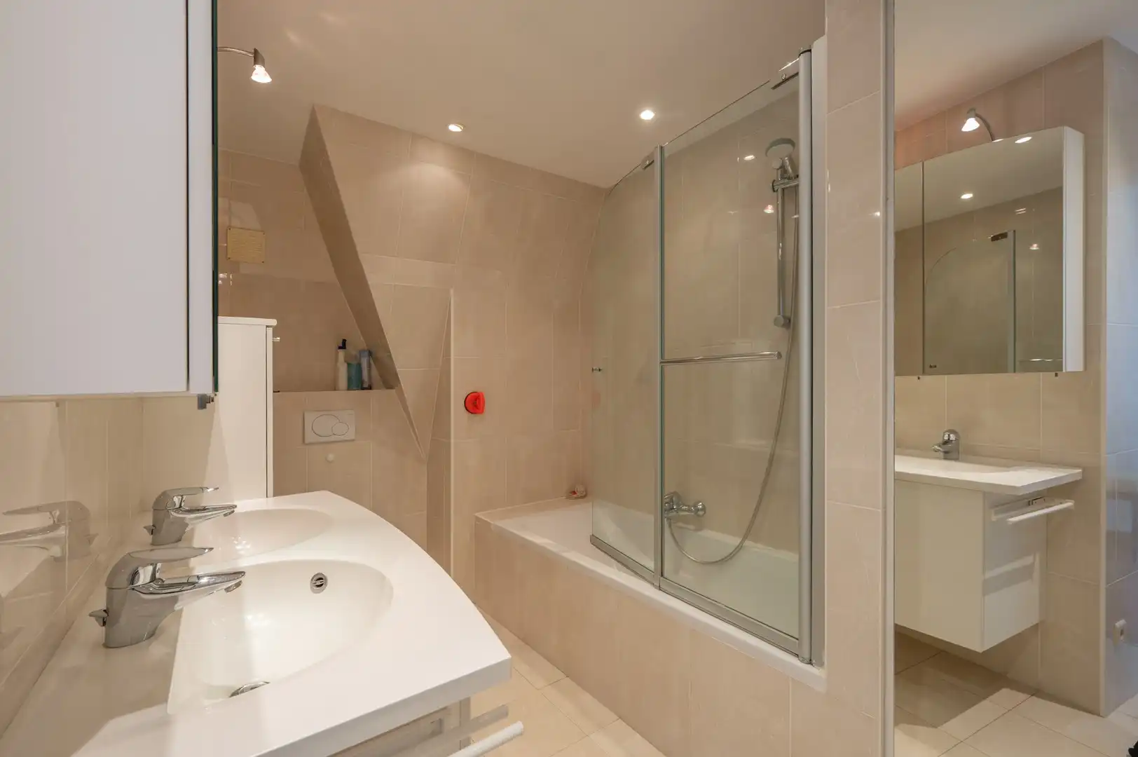 Hoekappartement van 130m² gelegen in een villa residentie in het Zoute. foto 14