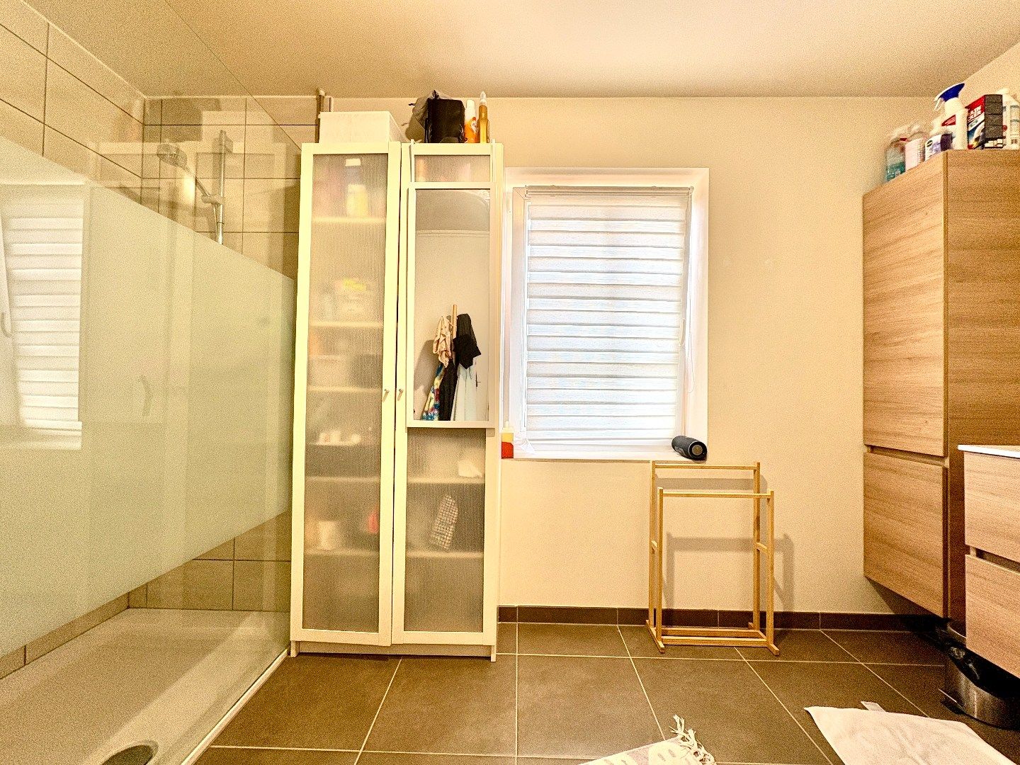 Hedendaagse woning met uitweg en 3 slks te huur in Kuurne. foto 9