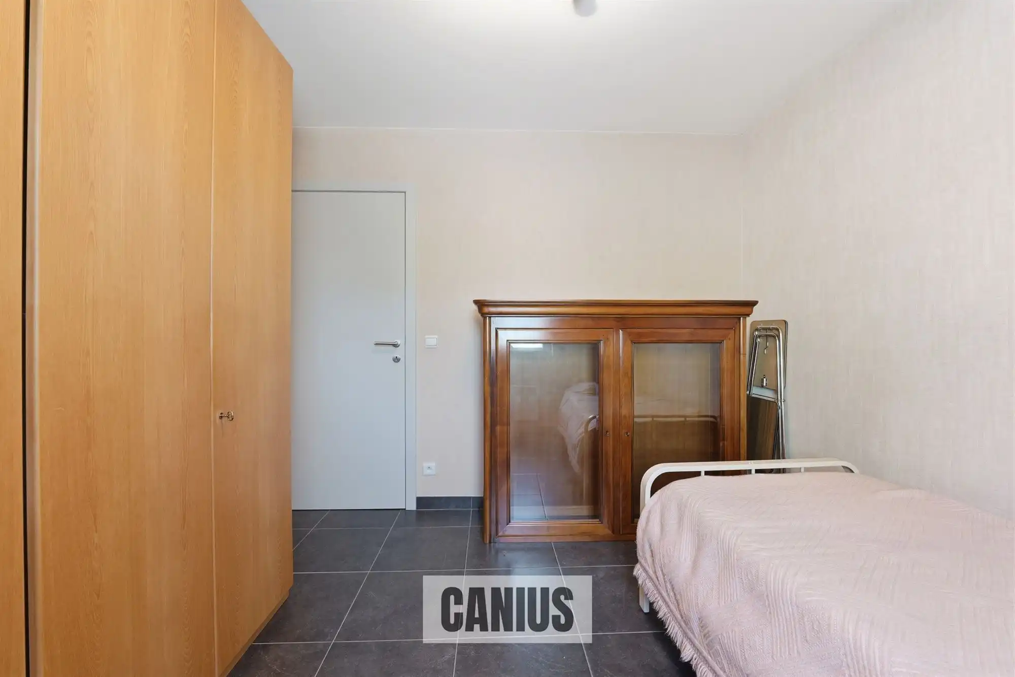 STIJLVOL GELIJKVLOERS APPARTEMENT MET DRIE SLAAPKAMERS foto 8