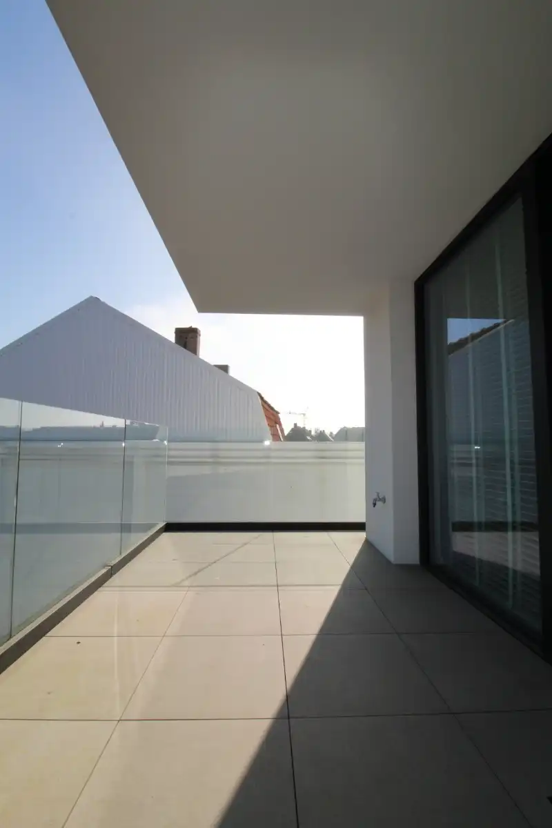 Modern en lichtrijk appartement te huur in Ingelmunster foto 11