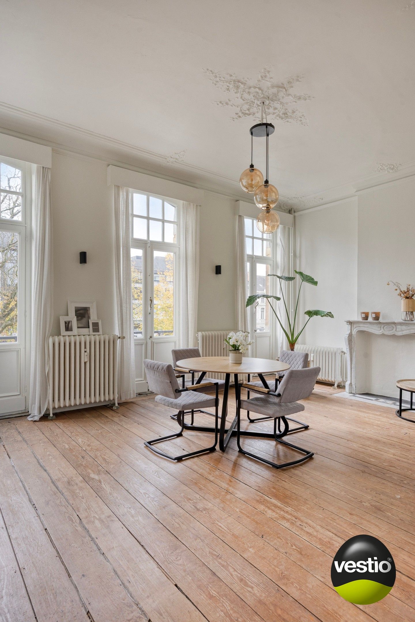 Charmante herenwoning/handelspand met potentieel aan het Leopoldplein. foto 12