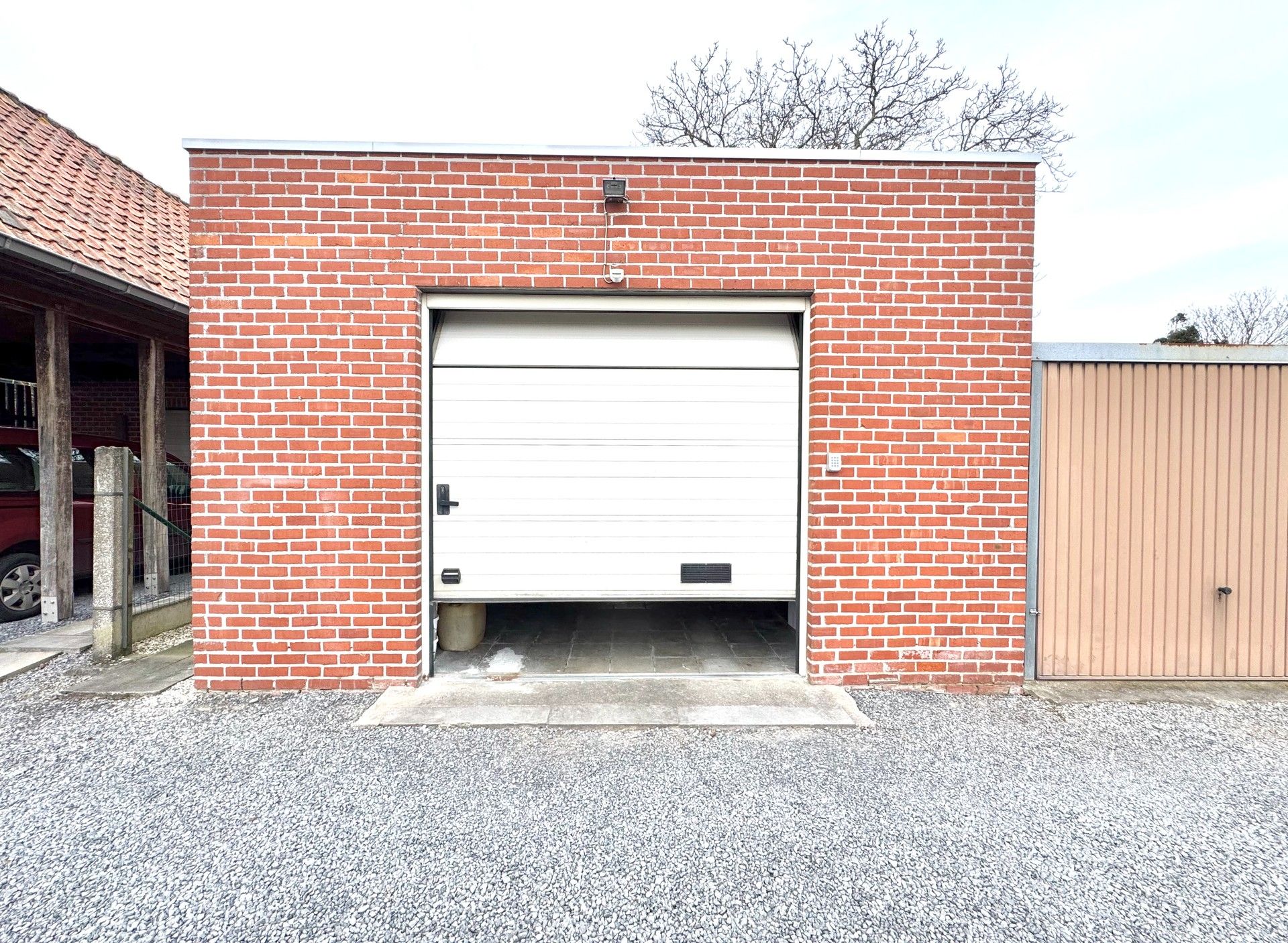 RUIME WONING MET MAGAZIJN EN UITWEG op 493 m² foto 4