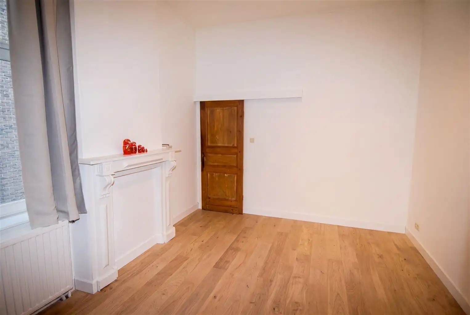 Volledig gerenoveerd, instapklaar herenhuis in eclectische stijl  met 3 slaapkamers(+dressing), mooi aangelegde tuin en autostaanplaats. foto 17