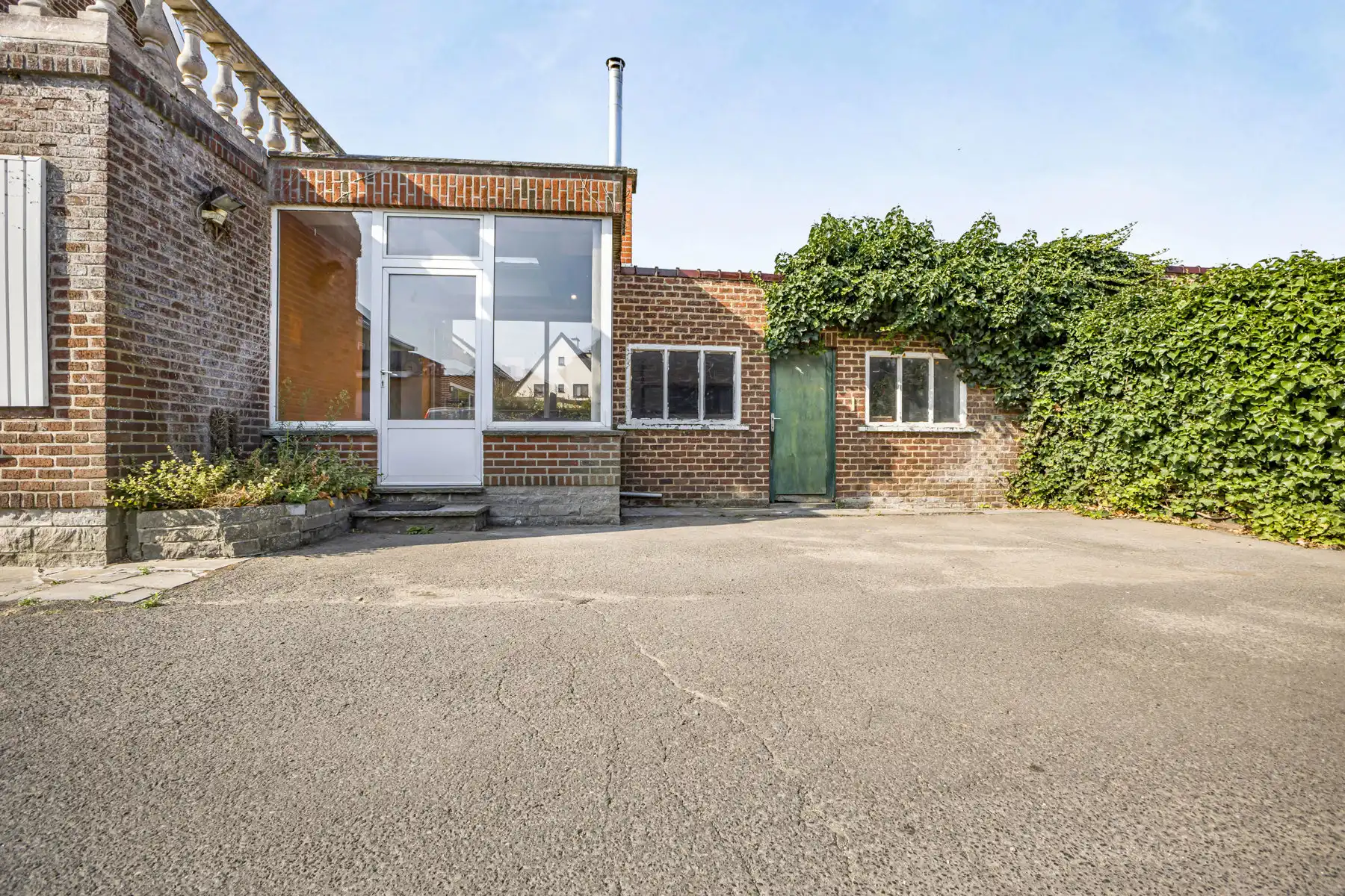 Gunstig gelegen woning met garage foto 2