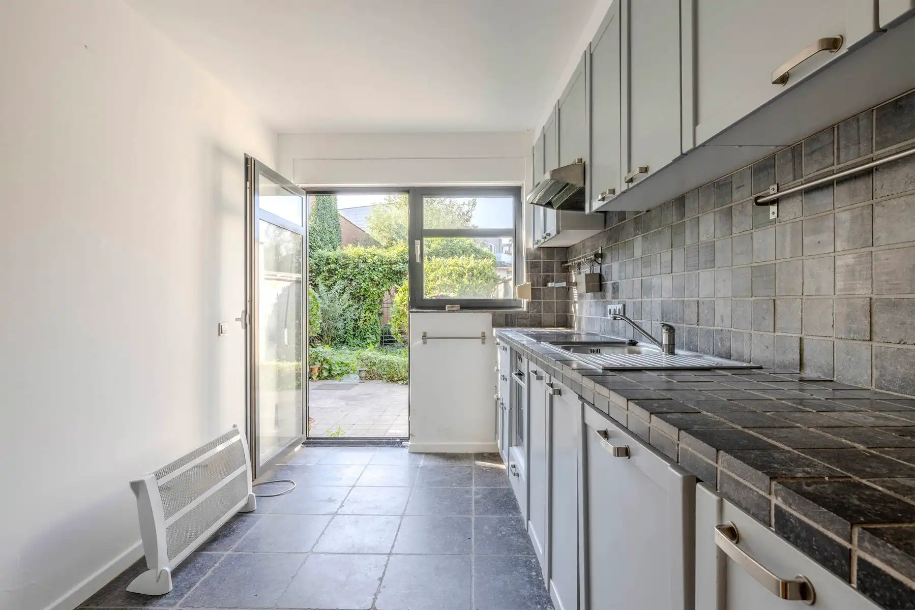 GLV handelspand/kantoor van 133m² met kelder, terras en tuin foto 8