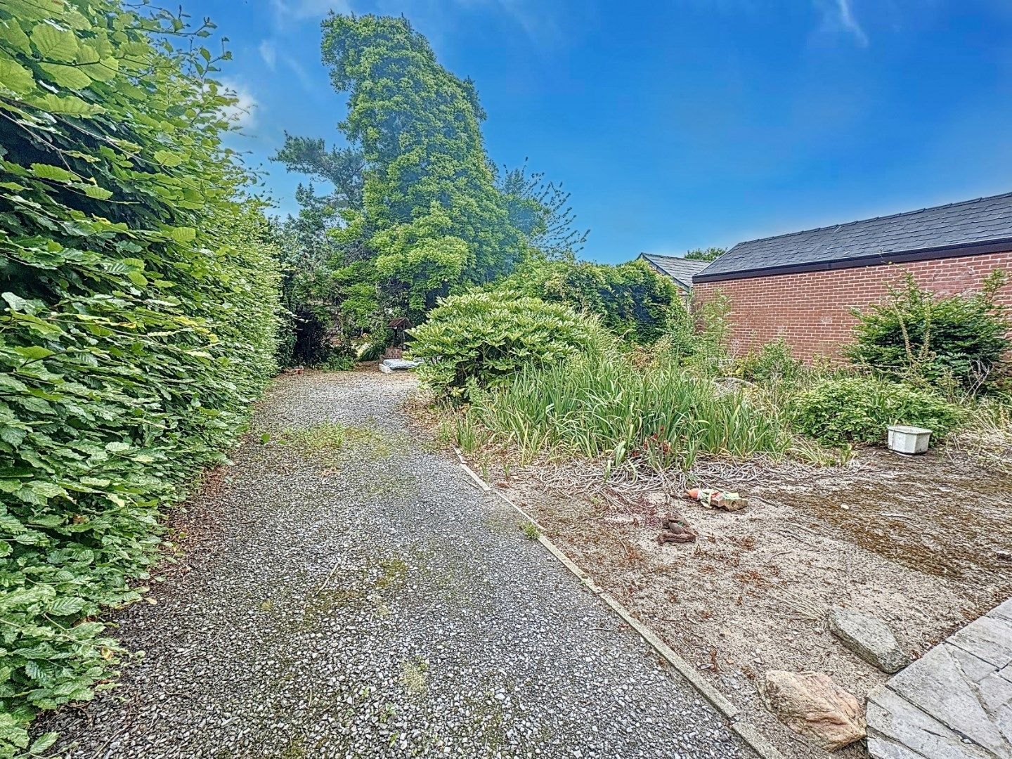 Te renoveren woning op afgesloten perceel van 936m² foto 15