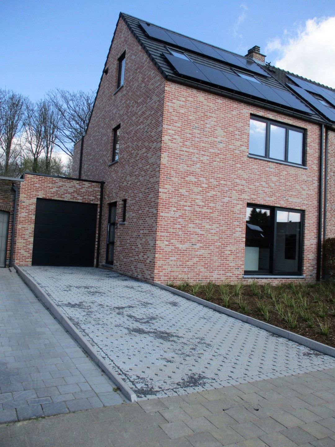 Nieuwe instapklare halfopen BEN woning op toplocatie foto {{pictureIndex}}