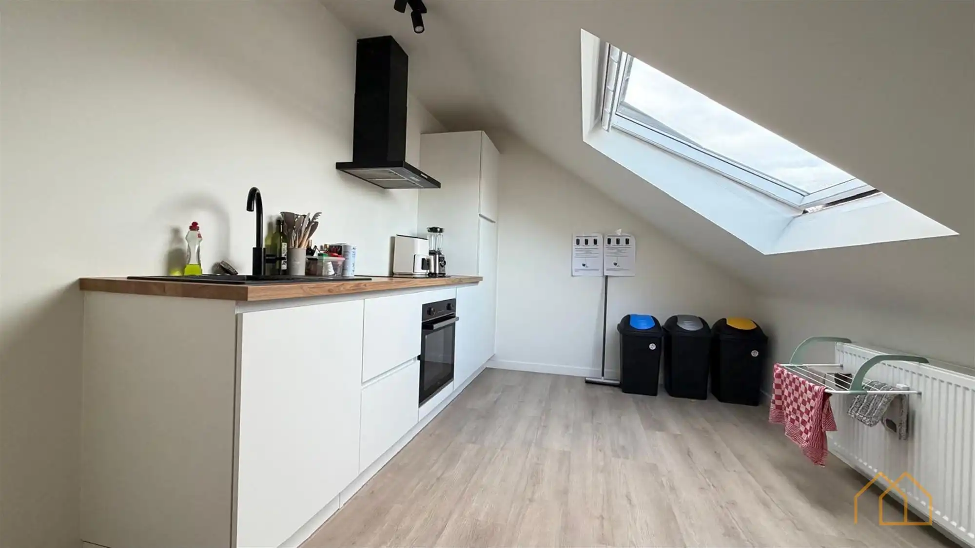 Ruime studentenflat met eigen douche en keuken foto 12