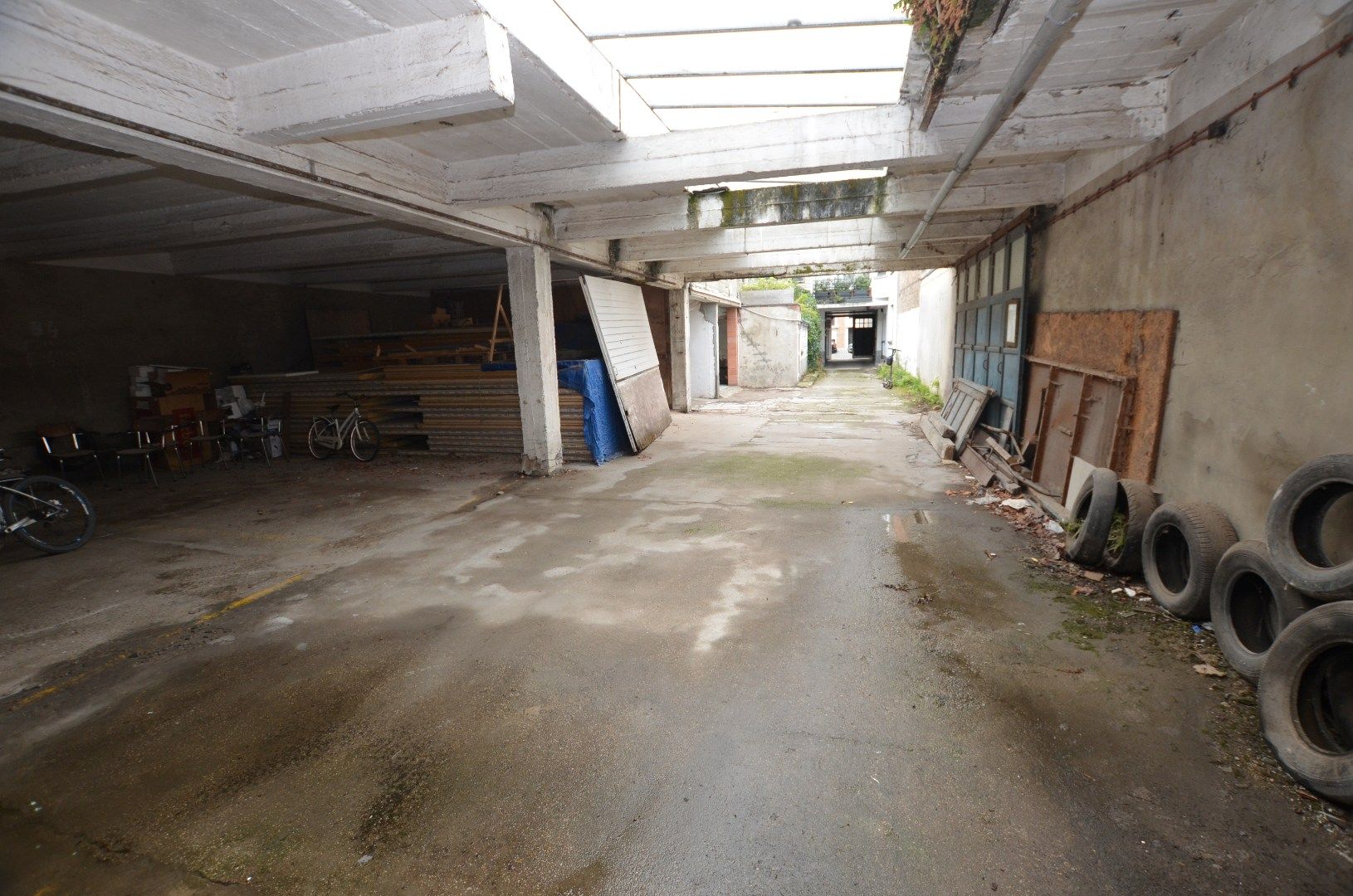 Overdekte staanplaatsen (121m²) foto 5