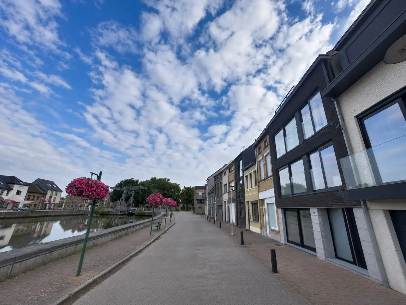 Lichtrijk appartement met uniek zicht op de vaart en ruim terras foto 17