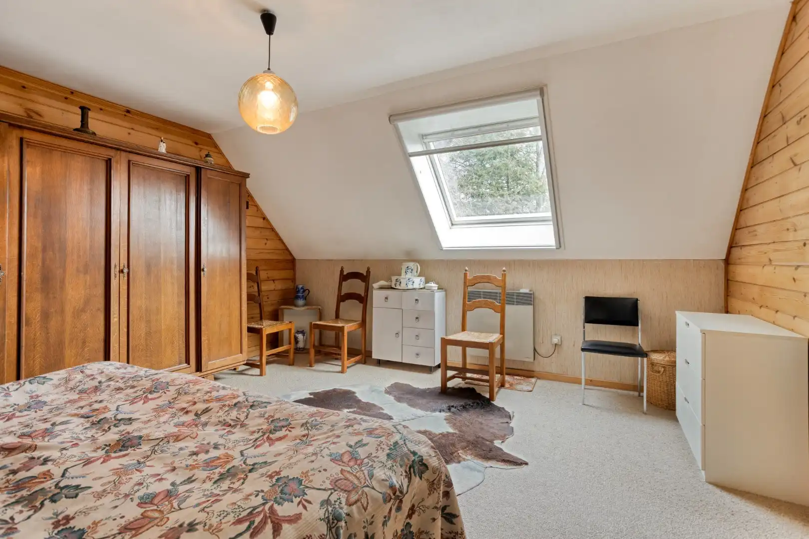 Alleenstaande woning met 2 slaapkamers, garage en grote tuin - verscholen in het groen. foto 16