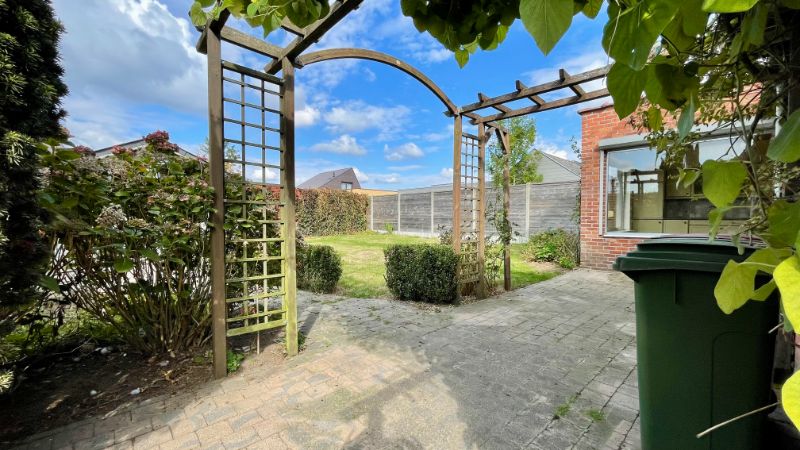 Charmante woning met garage en tuin foto 21