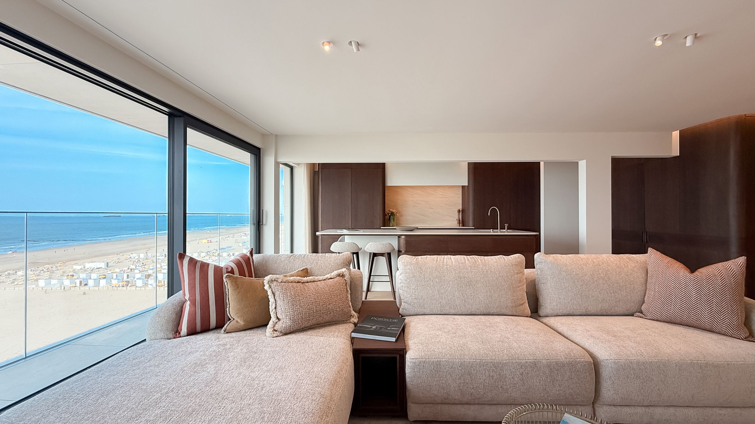 Stijlvol gerenoveerd appartement met zeezicht- ZEEDIJK ZOUTE foto 4