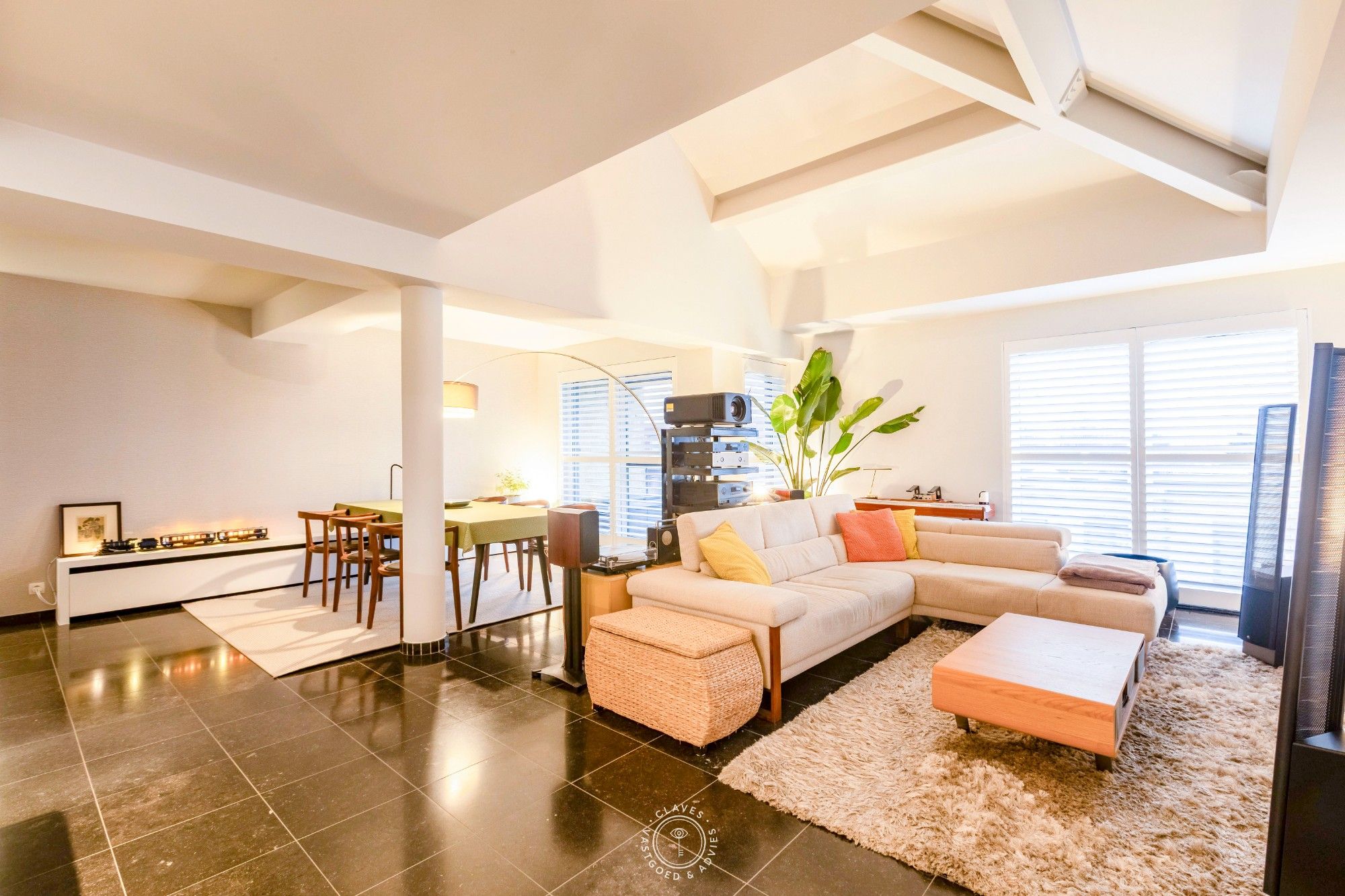 Bijzonder comfortabel twee slaapkamer appartement foto {{pictureIndex}}