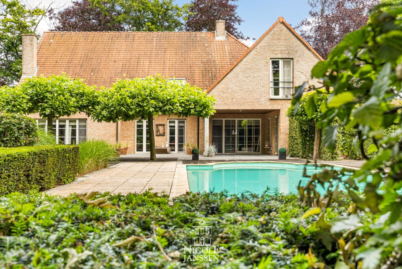 Ruime villa in landelijke stijl met zwembad  foto 31
