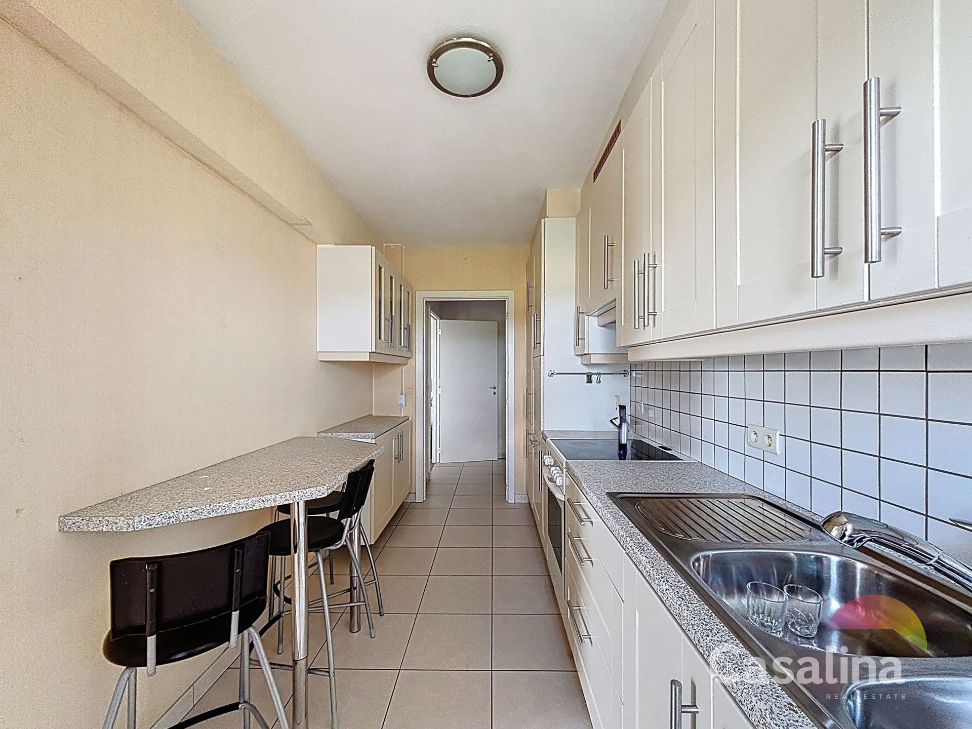 Ruim drie slaapkamer appartement met veel mogelijkheden foto 6