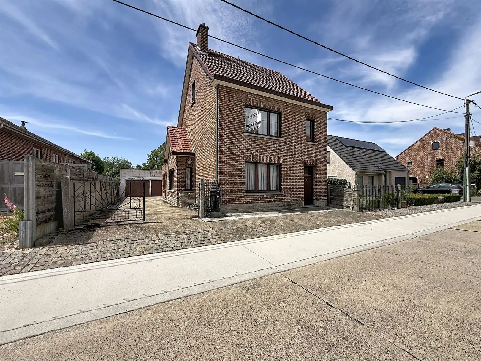 Te renoveren woning met 3 slpks en zolder, tuin, 12a 06ca foto 3