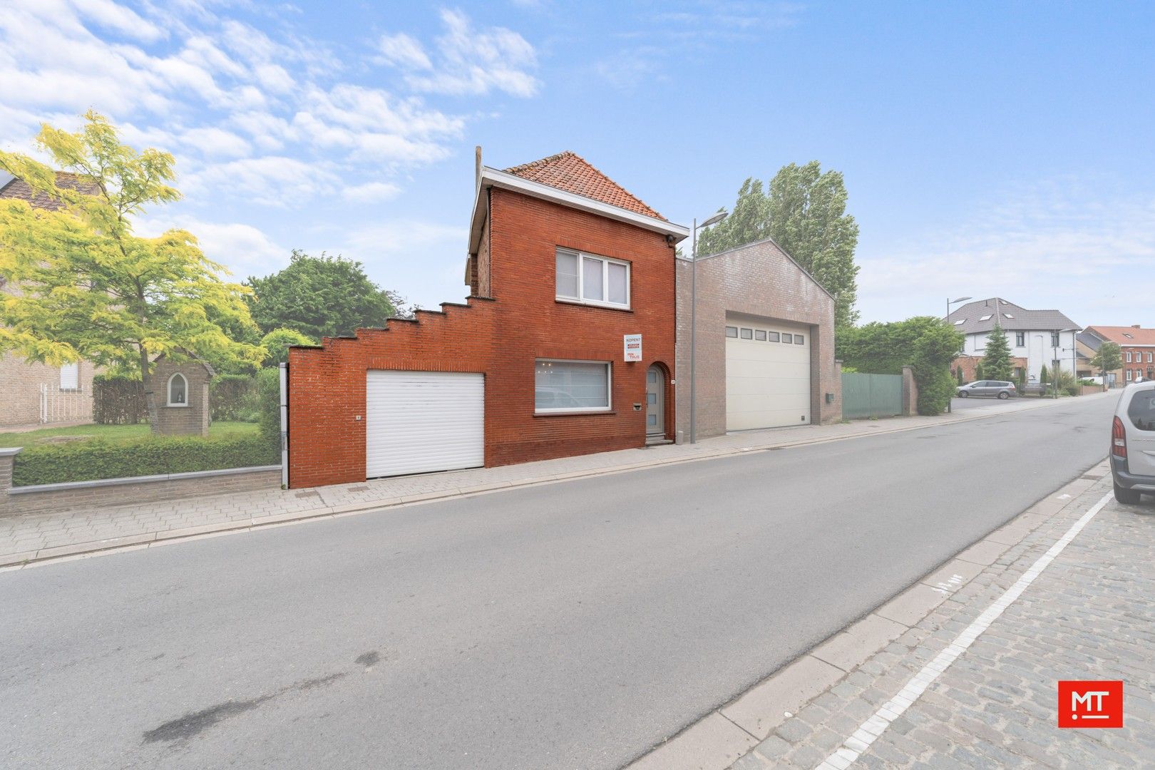 Hoofdfoto van de publicatie: Op te frissen woning met 2 slpk (+ mogelijk), tuin en garage in het landelijke Mesen
