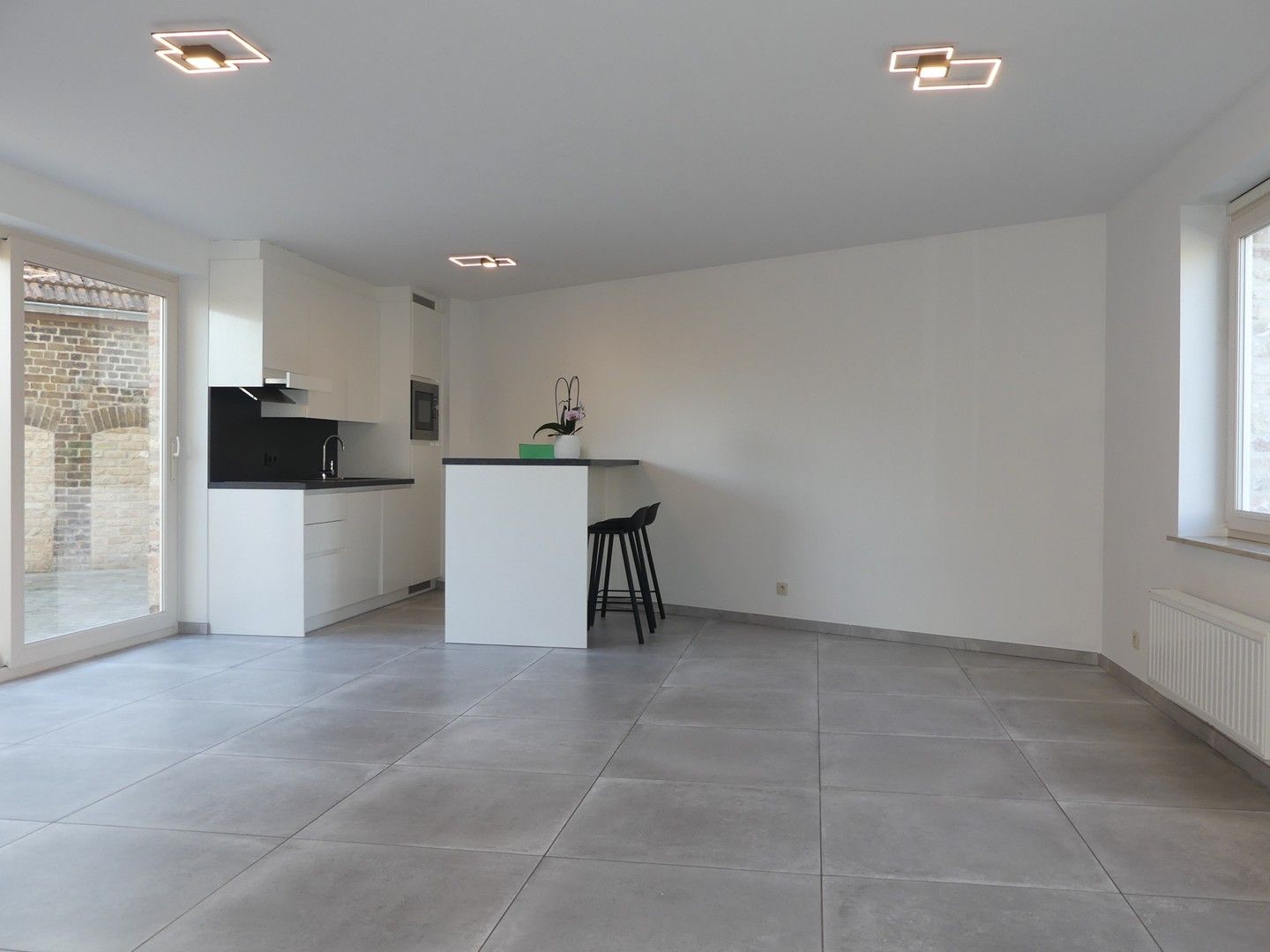 Halfopen nieuwbouwwoning met binnenterras, tuintje en garage - 3 slaapkamers foto 2