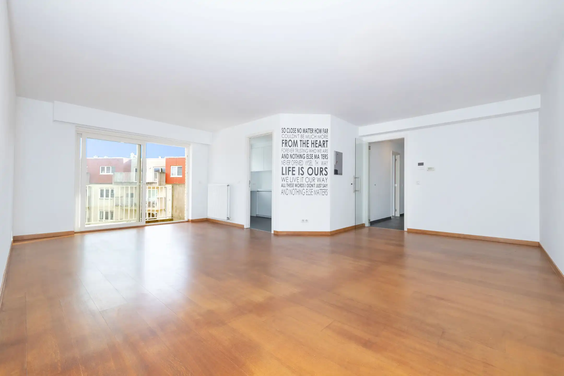 Mooi recent appartement met 2 slaapkamers en parking foto {{pictureIndex}}