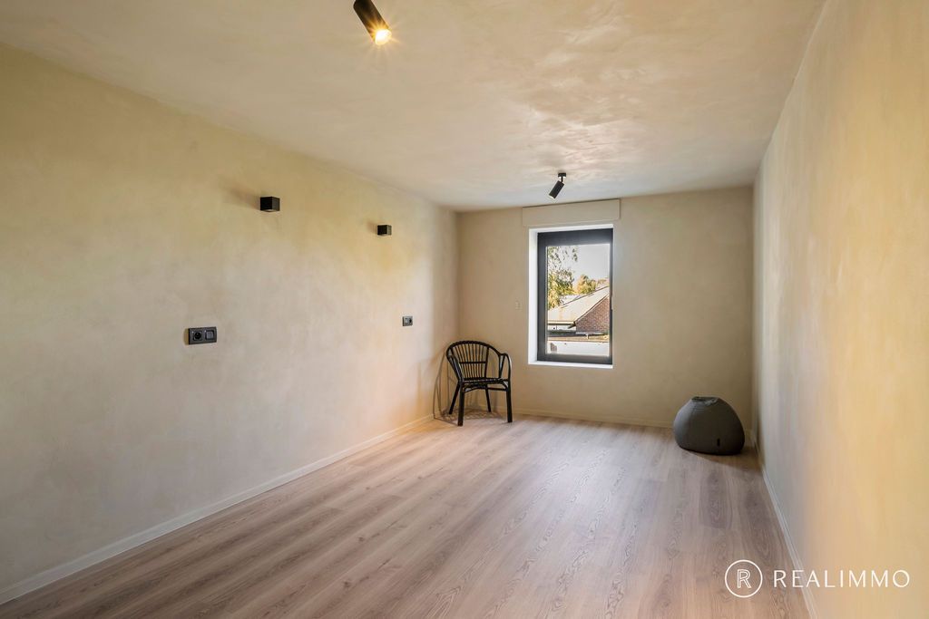 Stijlvol gerenoveerde woning met 3 slaapkamers in Sint-Denijs foto 13