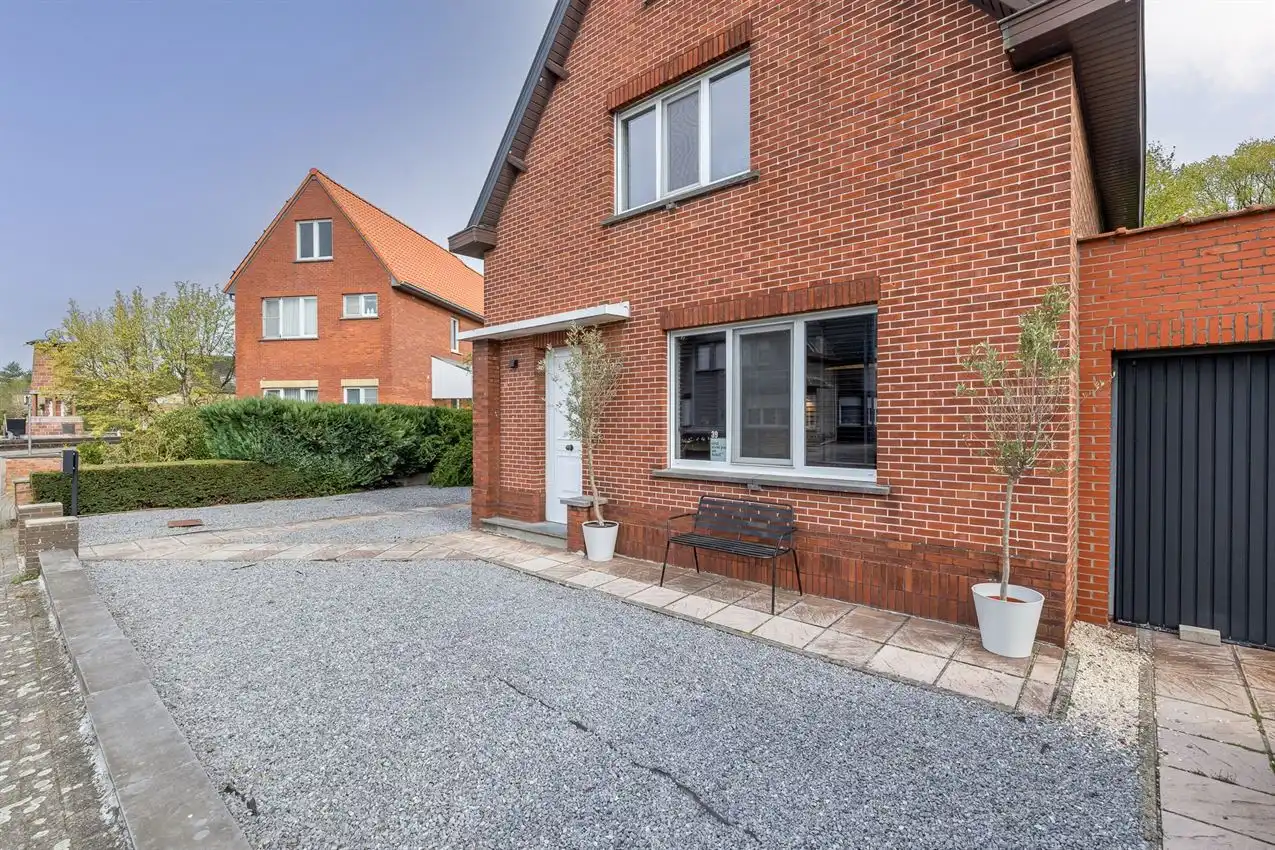 Centraal gelegen woning met garage, 3 slpk. en tuin foto 6