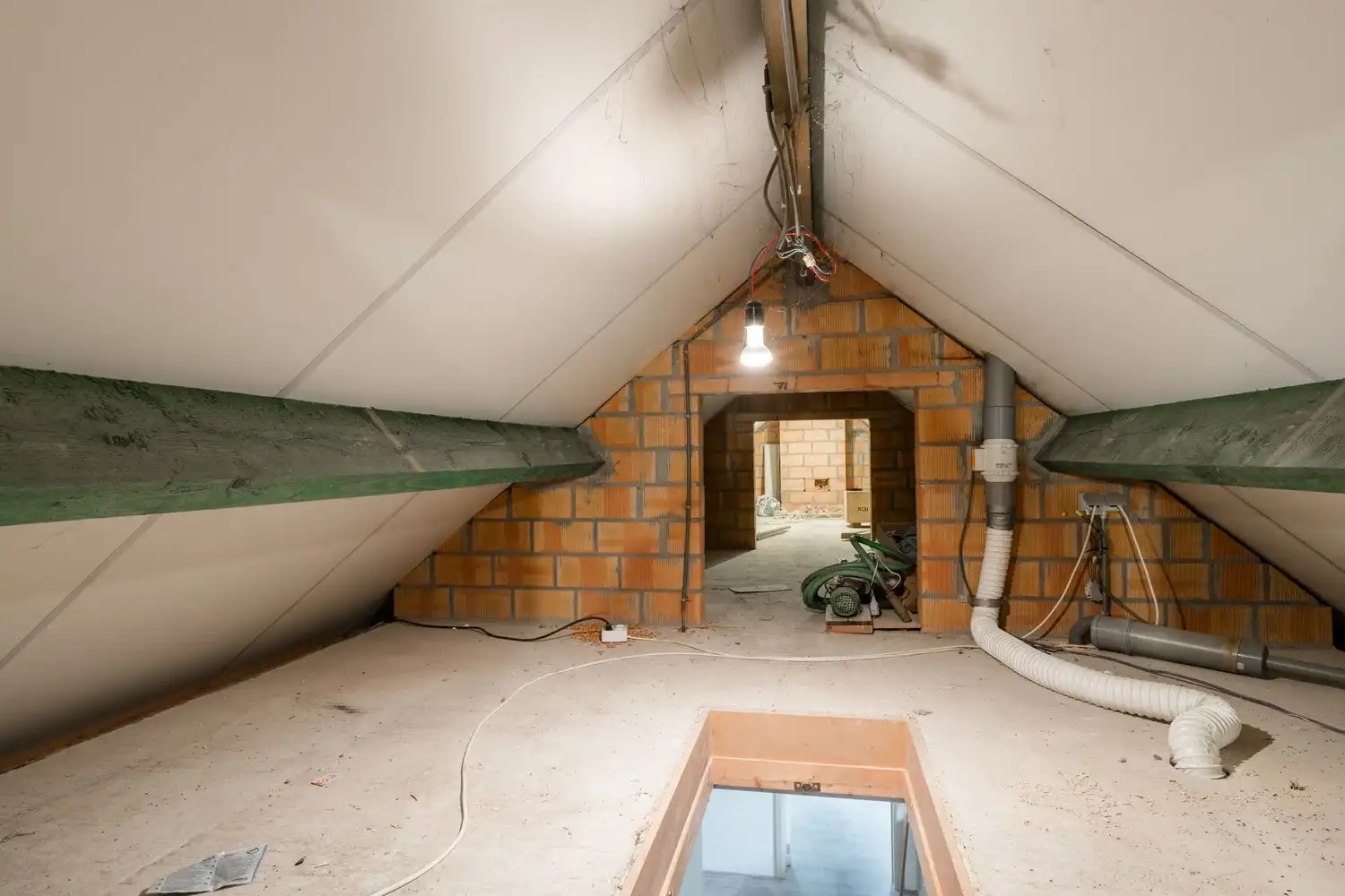 Vrijstaande woning met 5 slk op ruim perceel van 30 are in Pelt foto 34