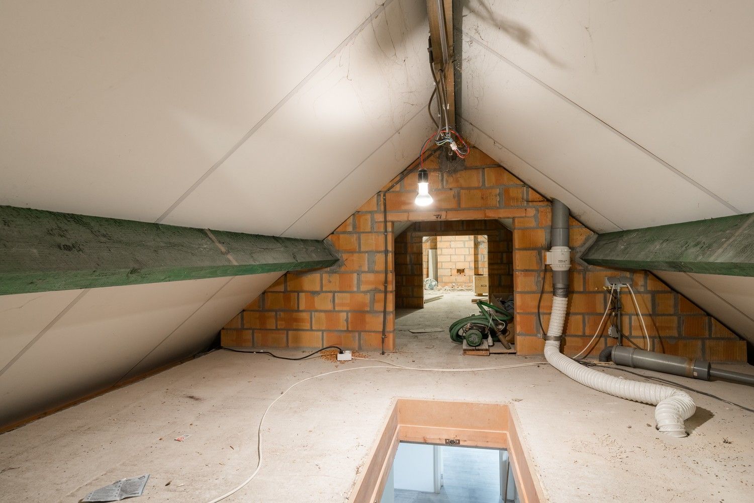 Vrijstaande woning met 5 slk op ruim perceel van 30 are in Pelt foto 34