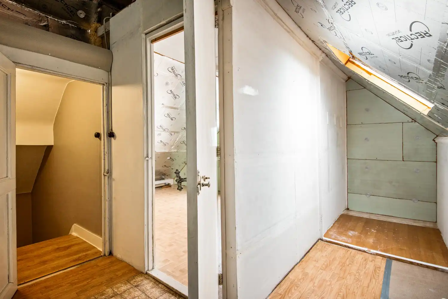 Te renoveren woning met drie slaapkamers en een garage in Kessel foto 15