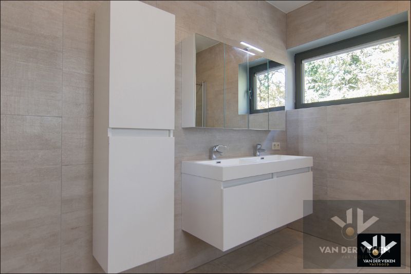 Moderne Gezinswoning aan de rand van de natuur foto 23