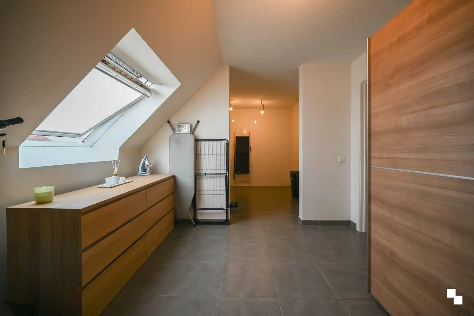 Zeer ruim appartement in het centrum van Oostrozebeke foto 11