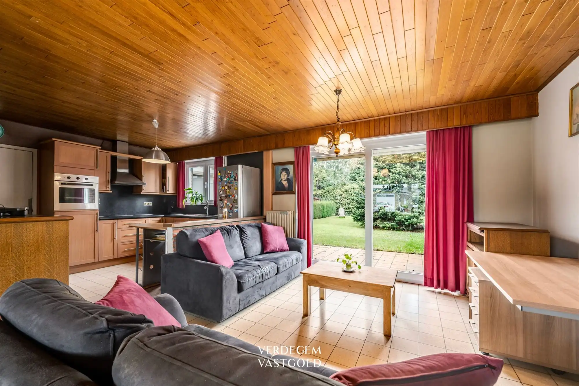 Gezinswoning met 3 slaapkamers, garage en tuin van 299m² foto 4