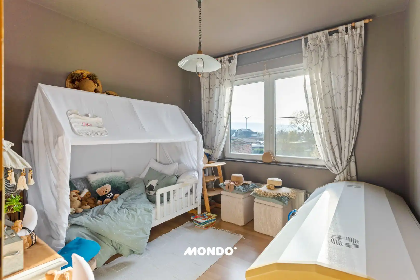 Ruime gezinswoning 4 slaapkamers met tuin, vijver en garage foto 13