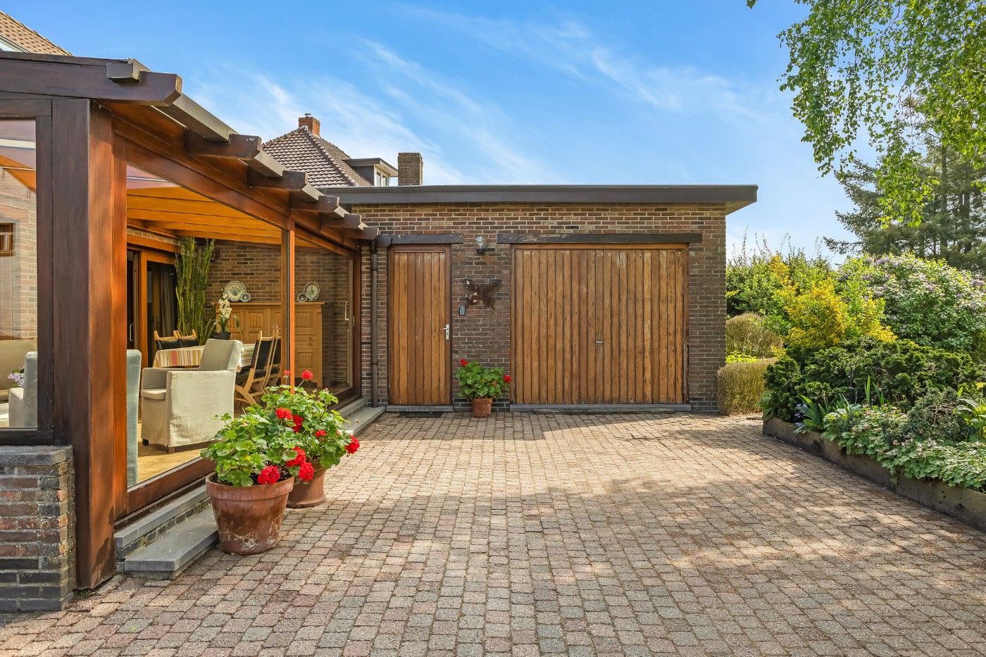 Landelijke, vrijstaande woning met 3 slpk., garage, schuur en zuid-tuin foto 36