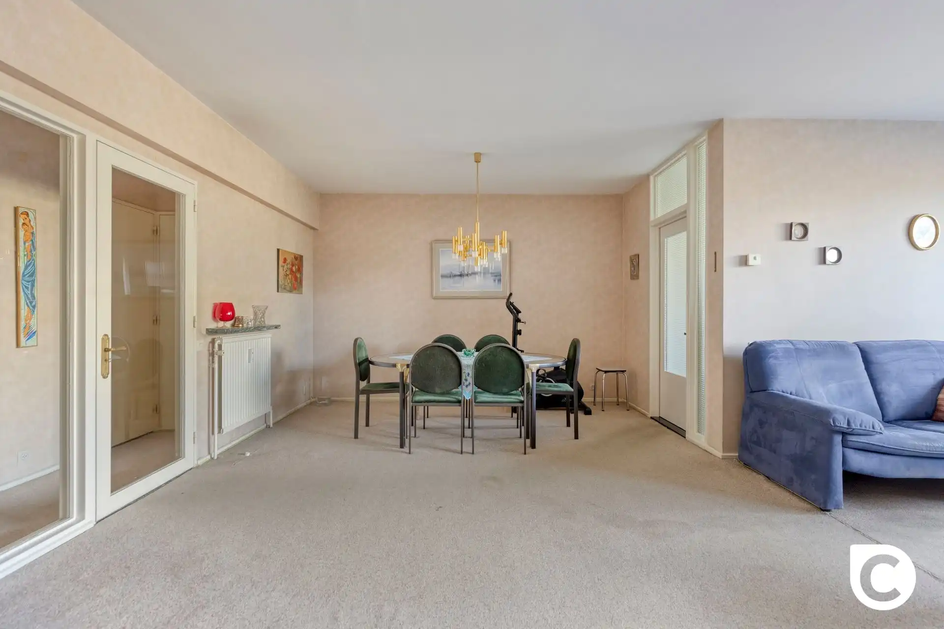 Ruim één slaapkamer app + garage foto 3