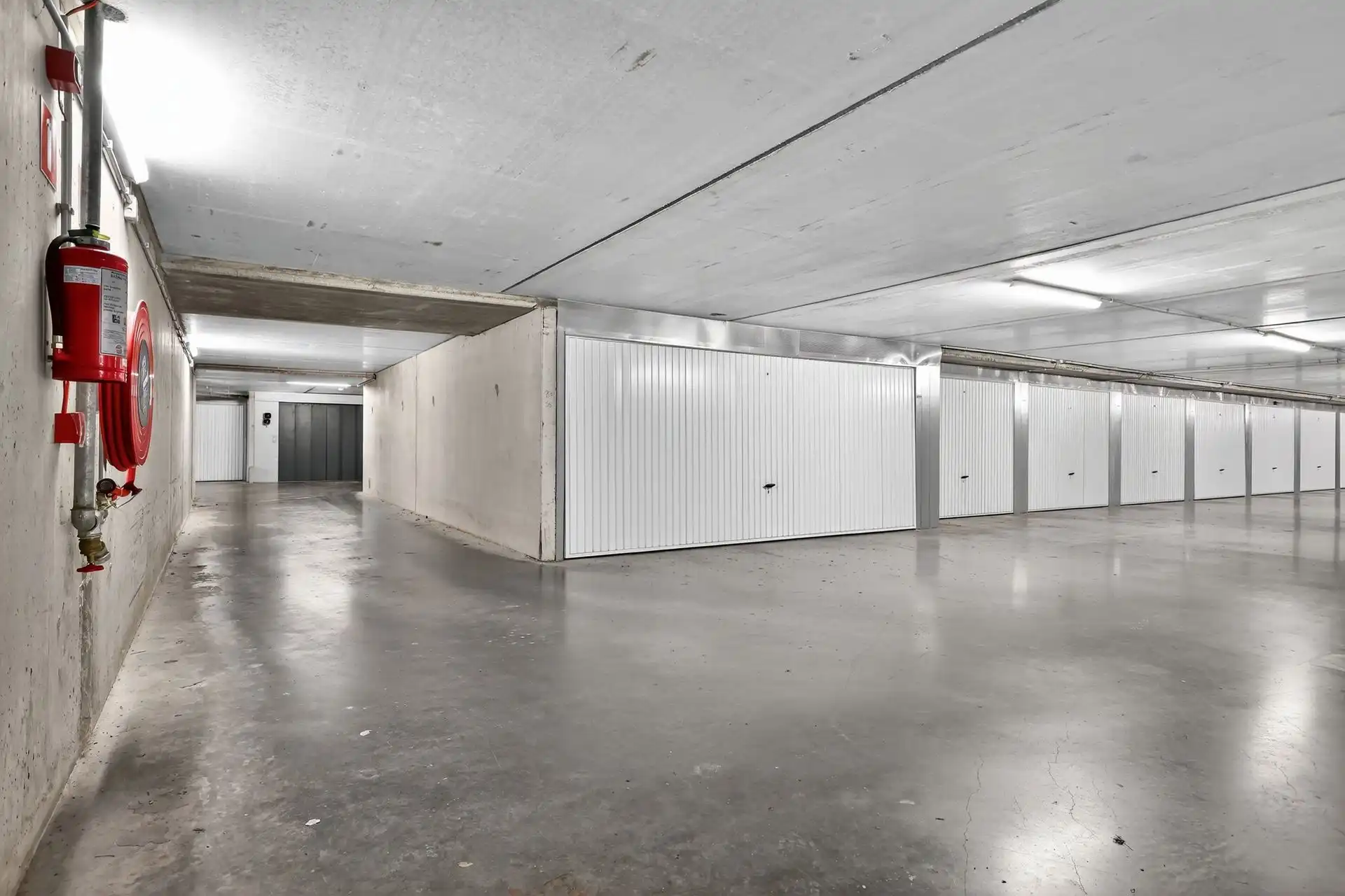 GESLOTEN GARAGE / JACHTHAVEN - CENTRUM foto 5